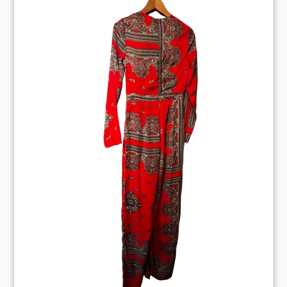 Red Scarf Print Long Sleeve Plunge Jumpsuit Sz 4 Women - Picture 7 of 10